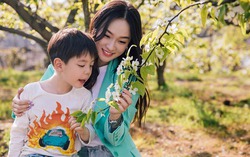 Người mẹ trả lời câu hỏi: "Nuôi con có ích lợi gì?" thế nào mà khiến con hạnh phúc