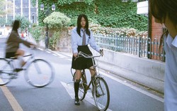 Nữ idol gốc Việt Hanni "lấn lướt" các thành viên khác trong MV mới của NewJeans