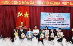 Lữ đoàn 162 tặng 150 suất quà cho các gia đình chính sách, khó khăn 