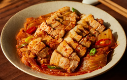 Trời lạnh làm ngay món thịt heo hầm kim chi vừa ấm bụng vừa ngon miệng