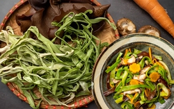 Loại rau tiến vua nhìn thì khô, giá gần nửa triệu/kg nhưng vẫn luôn đắt hàng mỗi dịp Tết đến