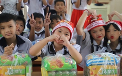 Mong ước của những trẻ em nhập cư gửi ông già Noel