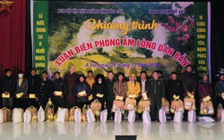 Lào Cai: Chương trình "Xuân biên phòng - ấm lòng dân bản" sẻ chia khó khăn với hộ nghèo ở biên giới 