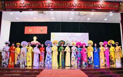 Hội LHPN Quận 8: Chào đón năm mới với hội thi “Duyên dáng áo dài hoa” 