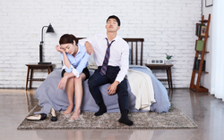 Muốn chồng tặng dây chuyền vàng, tôi chao đảo khi anh tiết lộ bí mật