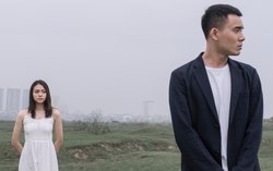 Gặp người làm vườn, tôi bàng hoàng vội cúi mặt xuống đất
