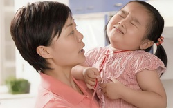Con khóc kể: "Bạn học suốt ngày bắt nạt con" 