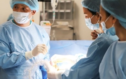 4 lần truyền ối giúp người mẹ giữ được thai 18 tuần