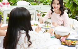 Nhìn đĩa mực trên mâm cơm nhà em chồng, tôi mới hiểu thấu con người cô ấy
