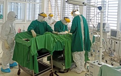 Mổ cấp cứu cho bệnh nhân Covid-19 mắc viêm ruột thừa