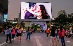 Trước Valentine, Thái Lan phát 2 triệu bao cao su miễn phí và khuyến cáo đeo khẩu trang khi "gần gũi" 