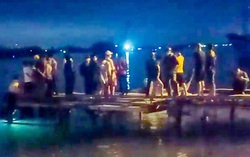 Hàng trăm người xuyên đêm tìm kiếm bé gái 5 tuổi bị bố ném xuống sông