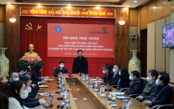 Trao tặng hơn 12 nghìn sổ BHXH, thẻ BHYT cho người  có hoàn cảnh khó khăn