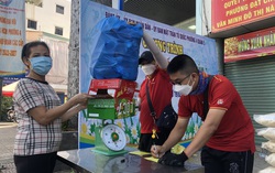 Đổi rác thải tái chế lấy thực phẩm