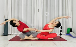 Cặp vợ chồng làm hơn 1.000 clip dạy Yoga miễn phí 