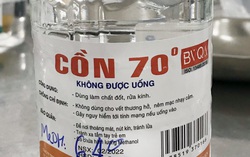 Mắt mờ, nguy kịch do uống nhầm cồn công nghiệp