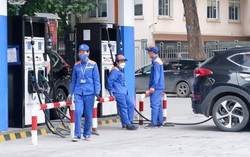 Vì sao các cây xăng tại Hà Nội đìu hiu trước giờ điều chỉnh giá?