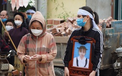 Người thân đau đớn tiễn biệt bé gái 3 tuổi bị người tình của mẹ đóng đinh vào đầu 