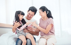 Mẹ đơn thân giới thiệu người yêu mới với con