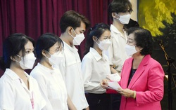 Gần 300 sinh viên khó khăn được nhận học bổng từ dự án “Hỗ trợ sinh viên”