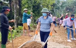 Mở rộng và san đắp lề đường bê tông nông thôn