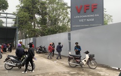 Trận Việt Nam - Oman: Phe vé "vò đầu bứt tóc" vì bán giá gốc cũng không ai ngó ngàng