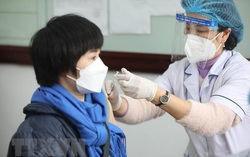 Người tiêm vaccine mRNA có thể tiêm mũi nhắc lại bằng  AstrZeneca