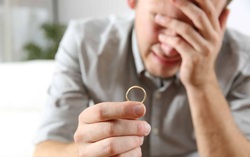 Ly hôn và từ chối nhận quyền làm cha