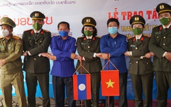 Phụ nữ Bộ Công an tặng quà trẻ em và người nghèo 