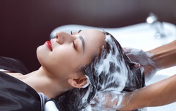 Lỗi sai kinh điển khi gội khiến mái tóc ngày càng khô xơ