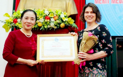 Bà Cara Ellickson, Giám đốc Khoa Giới, ĐH Flinders, Úc: "Muốn cống hiến nhiều hơn cho những phụ nữ Việt Nam có hoàn cảnh khó khăn"
