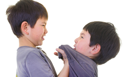 Đừng “tiếp tay” cho tính hiếu chiến của trẻ