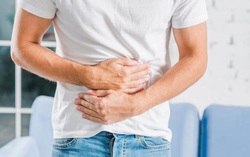 Sờ thấy cục ở dưới ức là dấu hiệu của bệnh gì?
