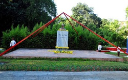 Hội LHPN Việt Nam dâng hoa Tượng đài Chủ tịch Hồ Chí Minh và thăm Trung tâm Fidel Castro tại Cuba