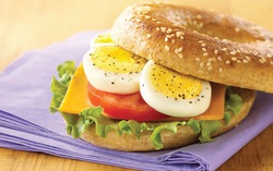 Bánh mì kẹp trứng luộc