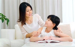 Làm gì khi con xem “phim đen”? - Bài cuối: Cha mẹ nên là người thầy đầu tiên 
