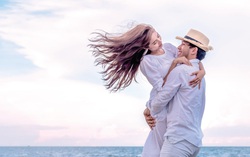 Vợ chồng "đổi gió” bằng những "cuộc yêu hoang dã”