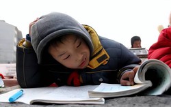 Bài tập bị cô giáo gạch chéo vì mắc lỗi, dân mạng lại khen "Quá sáng tạo!"