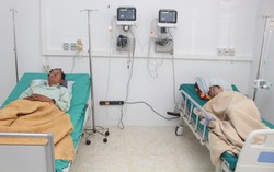 Uống rượu ngâm củ ấu tàu, 2 người nhập viện