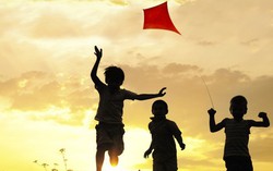 10 điều cha mẹ có thể làm để giúp con “sống chậm”