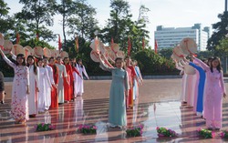Hội LHPN  tỉnh Bình Định tổ chức "Đồng diễn Tôn vinh Áo dài Việt"