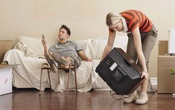 Khó chịu với cách hành xử “kém văn minh” của chồng