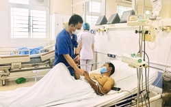 Nhập viện cấp cứu sau khi ăn ruốc lỗ