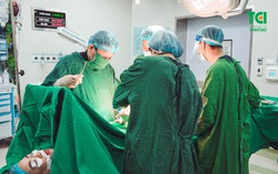 Cắt khối u như thai nhi 5 tháng tuổi cho một phụ nữ ở Hà Nội