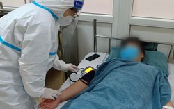 Nhập viện cấp cứu sau khi uống thuốc điều trị Covid-19 không rõ nguồn gốc
