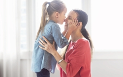 "Bệnh nụ hôn" ở thanh thiếu niên và cách điều trị