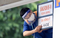Lùi thời gian điều chỉnh giá bán lẻ xăng dầu sau 2 ngày