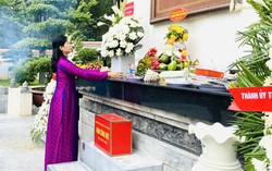 Chủ tịch Hội LHPN Việt Nam dâng hương tại Khu di tích Ngã ba Đồng Lộc