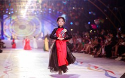 Hơn 100 mẫu nhí trình diễn áo dài ở Đất Tổ
