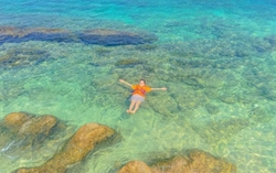 Phát hiện hòn đảo nước trong veo nhìn thấy đáy ở Phú Yên